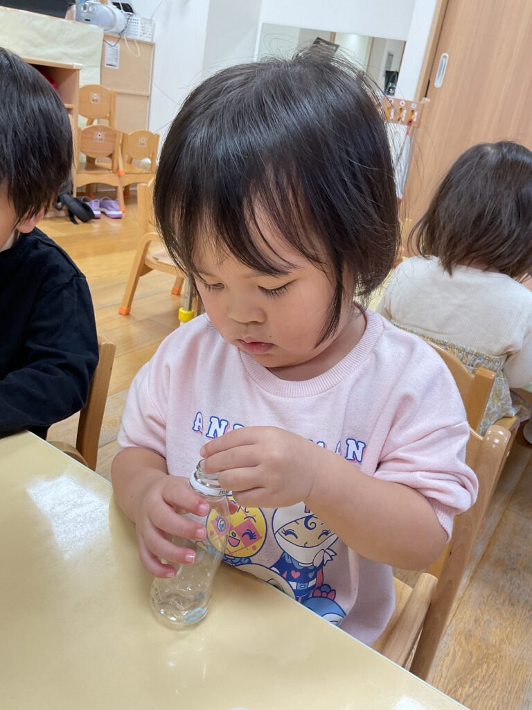 スノードーム作り　大阪　保育園　くじら保育園　202512-2