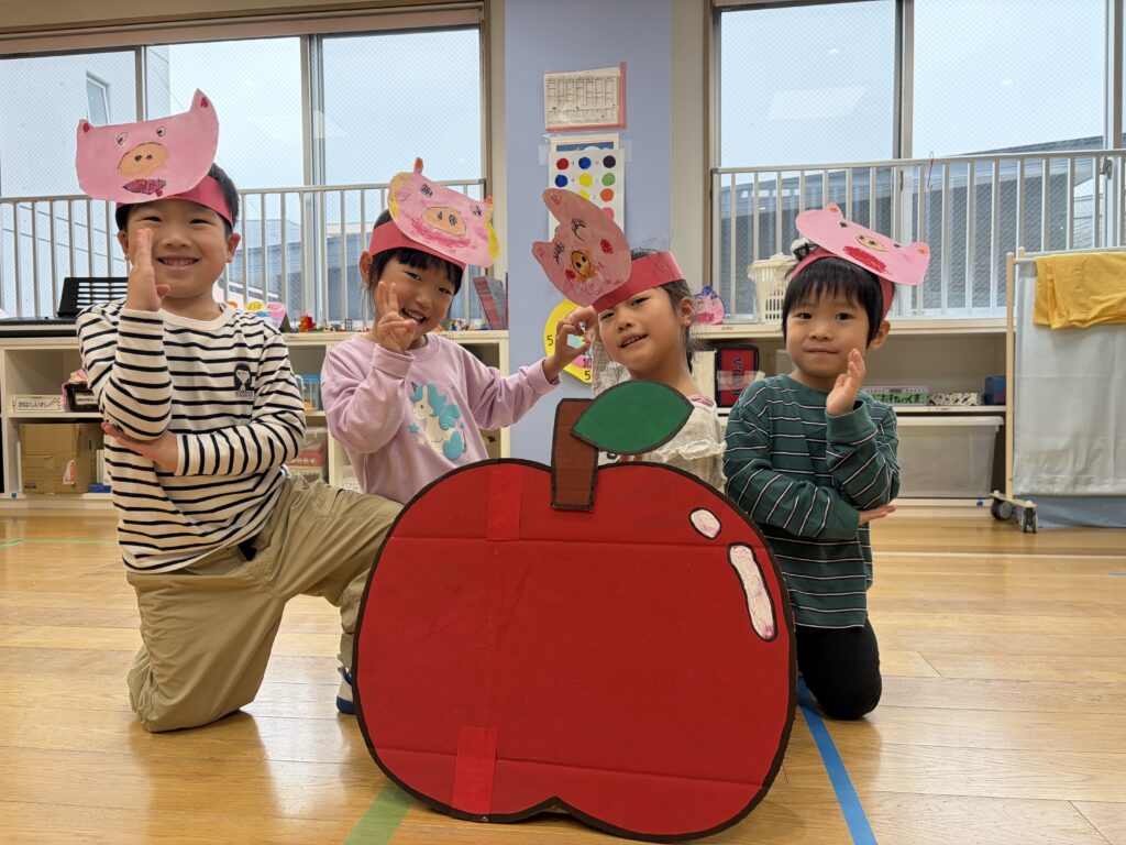 クリスマス会で劇と合奏　大阪　保育園　くじら保育園　2020512-2