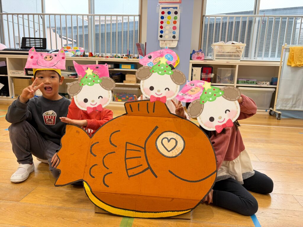 クリスマス会で劇と合奏　大阪　保育園　くじら保育園　2020512-3