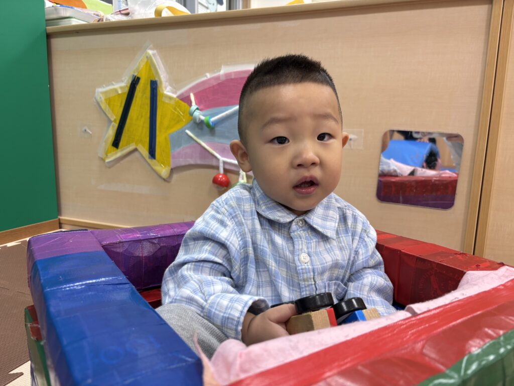 大阪 保育園 くじら保育園 感触遊び センサリーマット 202512-4