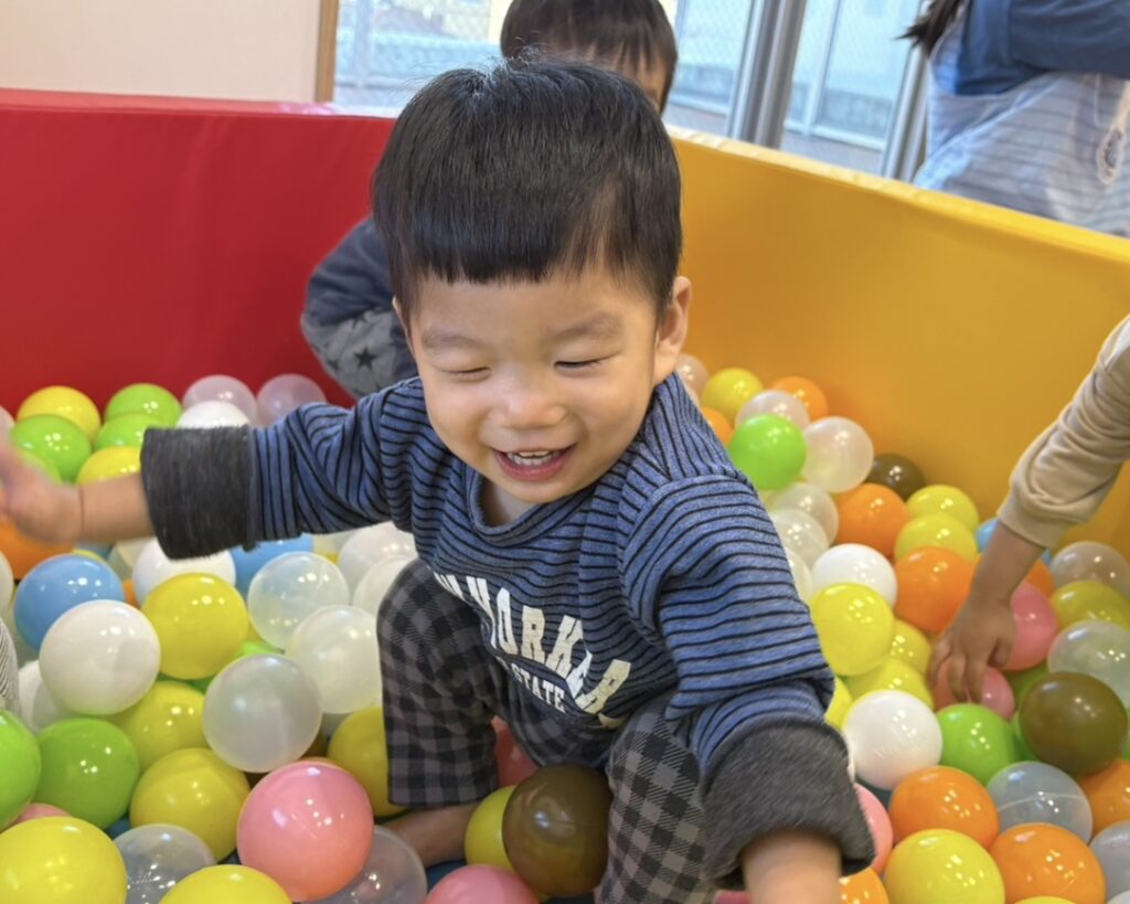大阪　保育園　くじら保育園　室内遊び　202512-1