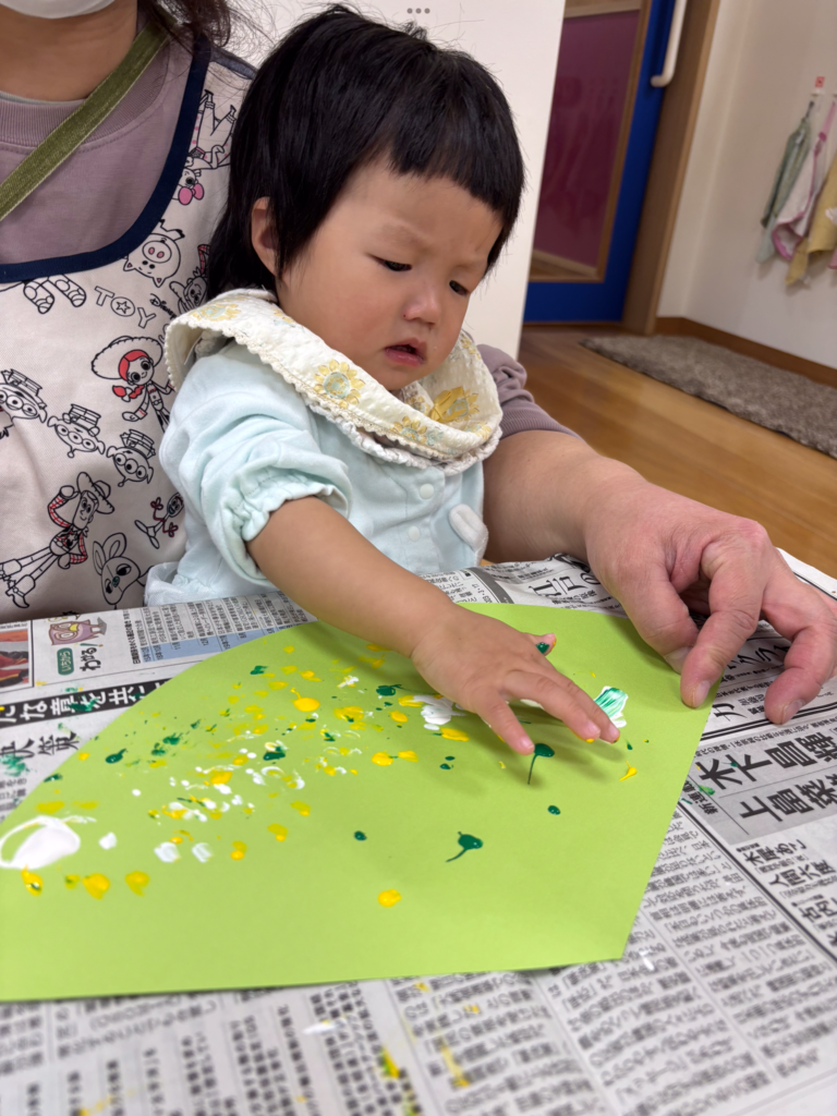 0歳児のクリスマス製作　大阪　保育園　くじら保育園　202512-2