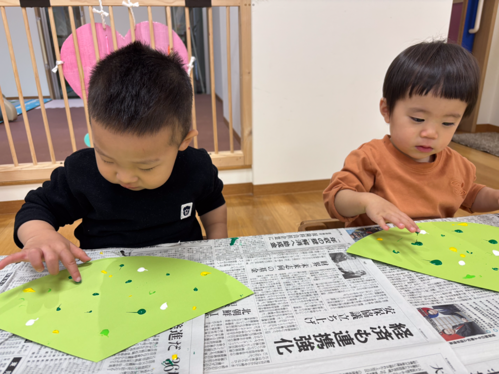 0歳児のクリスマス製作　大阪　保育園　くじら保育園　202512-1