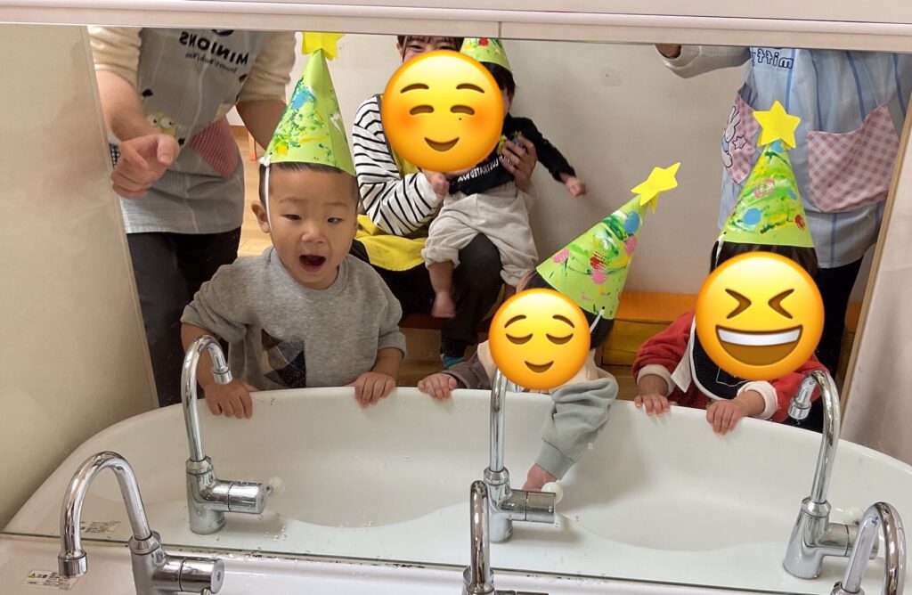 0歳児のクリスマス製作　大阪　保育園　くじら保育園　202512-4