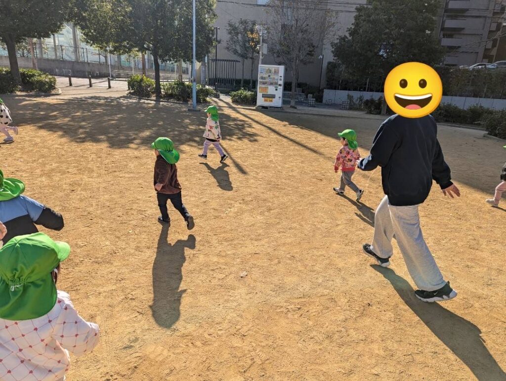 保育園のおさんぽ　むっくりくまさん　くじら保育園　大阪　保育園　202512-3