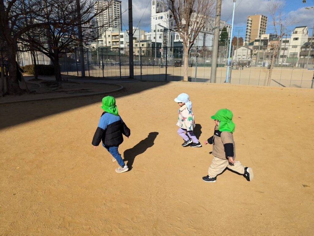 保育園のおさんぽ　むっくりくまさん　くじら保育園　大阪　保育園　202512-1