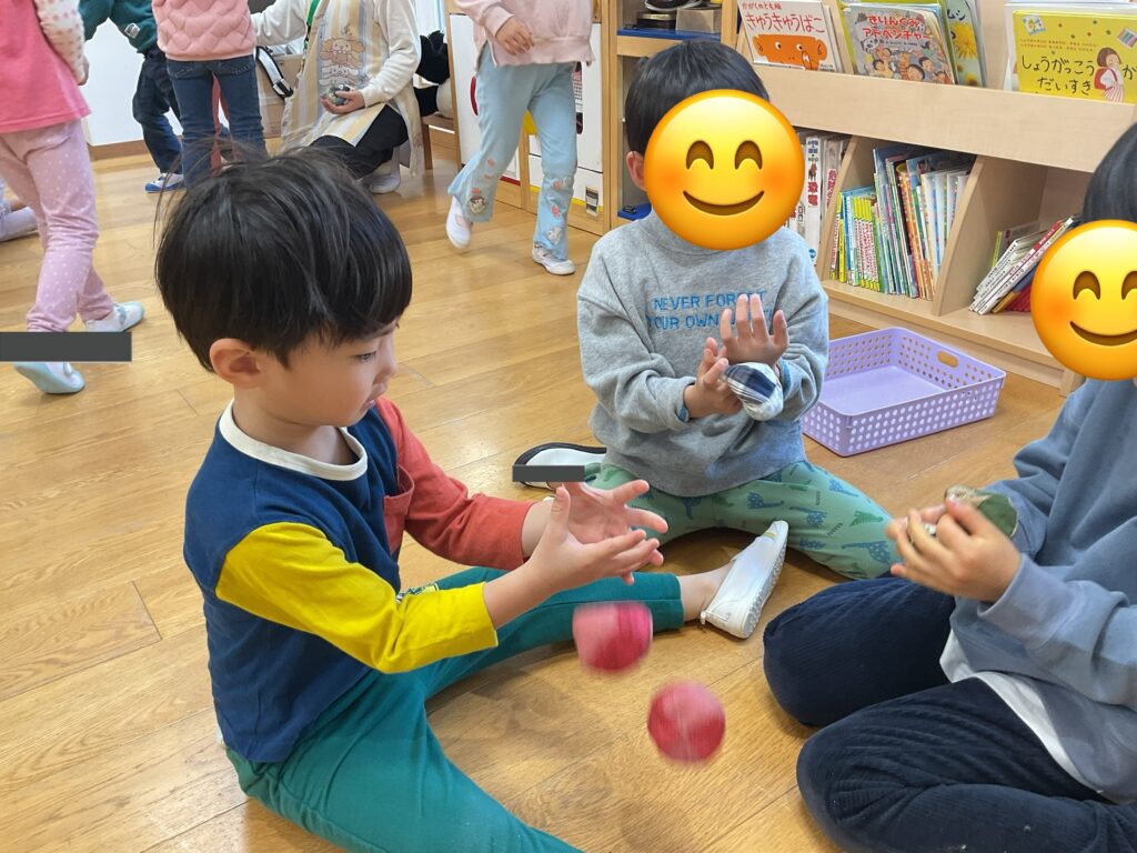 異年齢で楽しむお正月遊び　異年齢補保育　思いやり　大阪　保育園　くじら保育園　202601-6