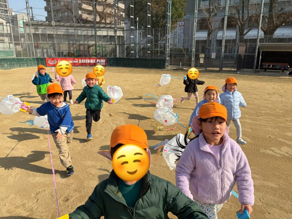 保育園のお正月製作と凧揚げ 大阪 保育園 くじら保育園 202601-4