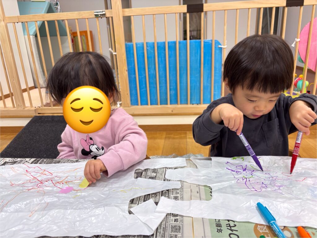 大阪　保育園　くじら保育園　0歳児　オリジナルの凧作り　202601-1