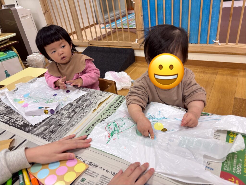 大阪　保育園　くじら保育園　0歳児　オリジナルの凧作り　202601-2