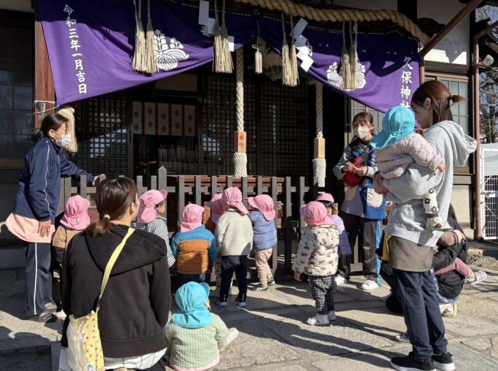 神社へ初詣　大阪　保育園　くじら保育園　202601-3