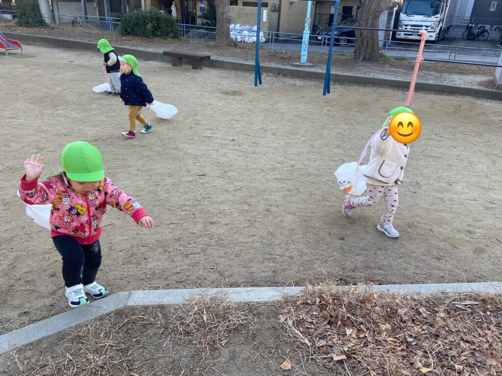 手作り凧で凧揚げ　大阪　保育園　くじら保育園　202601-5