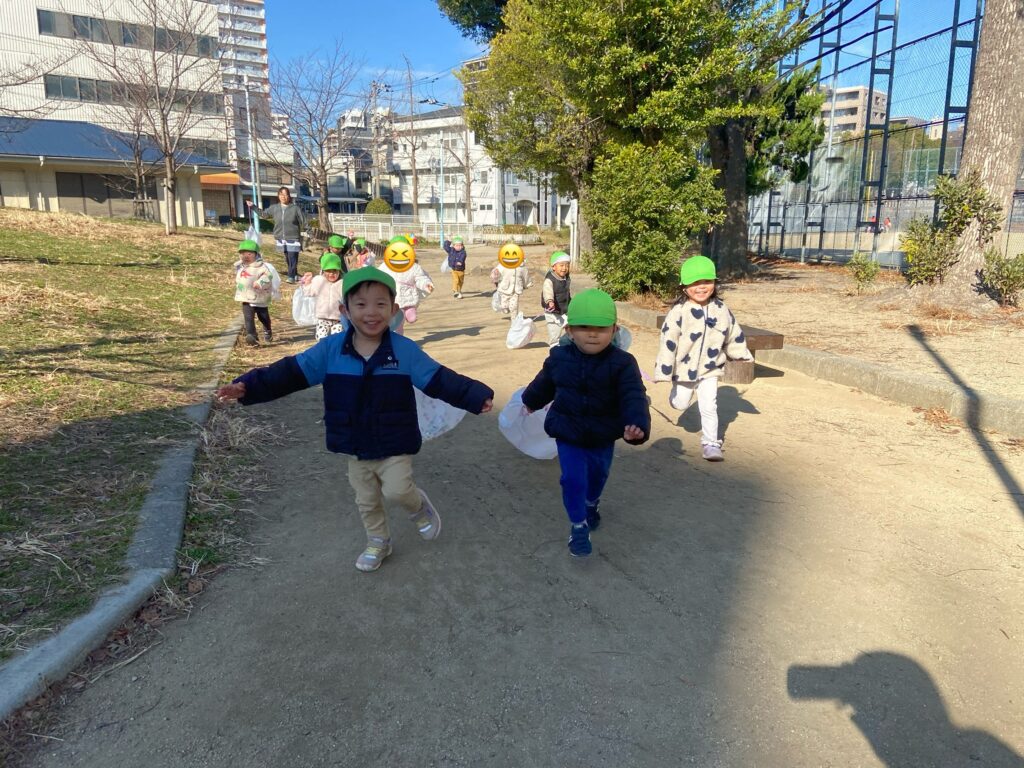 手作り凧で凧揚げ　大阪　保育園　くじら保育園　202601-1