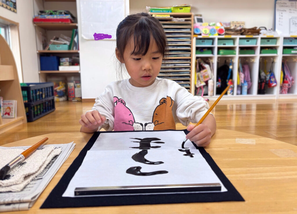 保育園で書初め　大阪　保育園　くじら保育園　202601-3