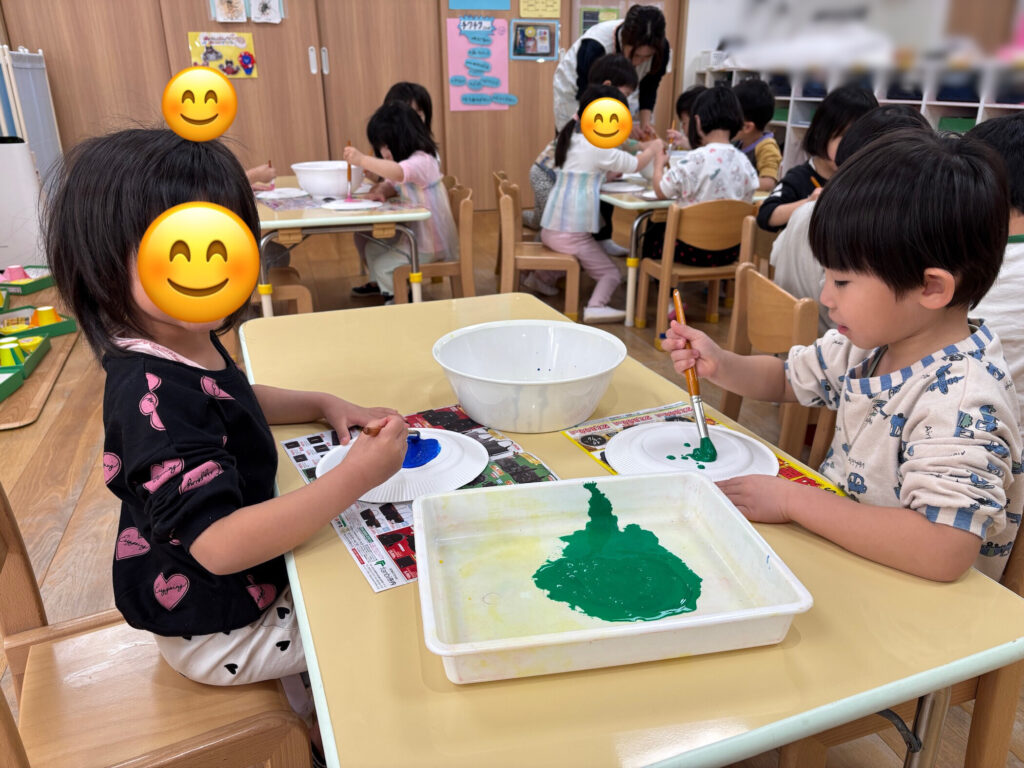 保育園の節分準備で鬼のお面作り　大阪　くじら保育園　202602-4