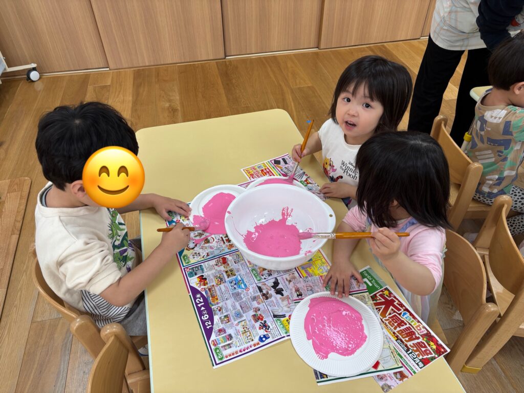 保育園の節分準備で鬼のお面作り　大阪　くじら保育園　202602-1