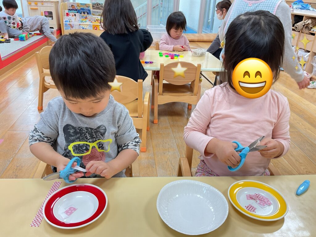 保育園ではさみに挑戦 大阪 くじら保育園 202602-3