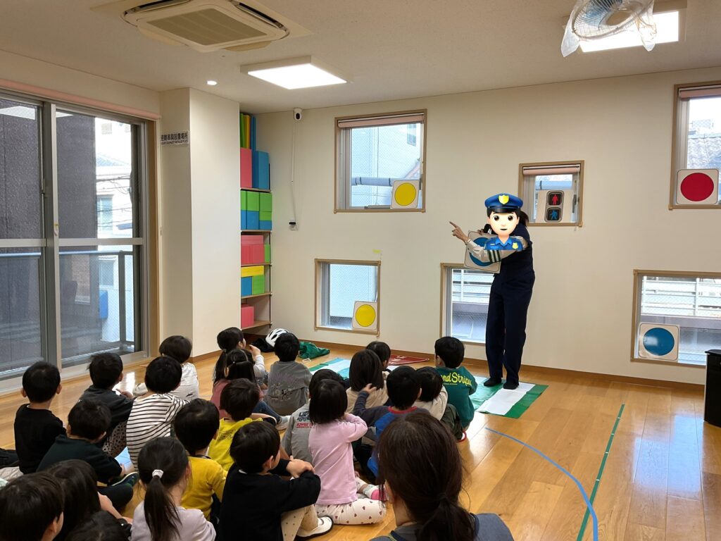 保育園で交通安全教室　大阪　くじら保育園　202602-1