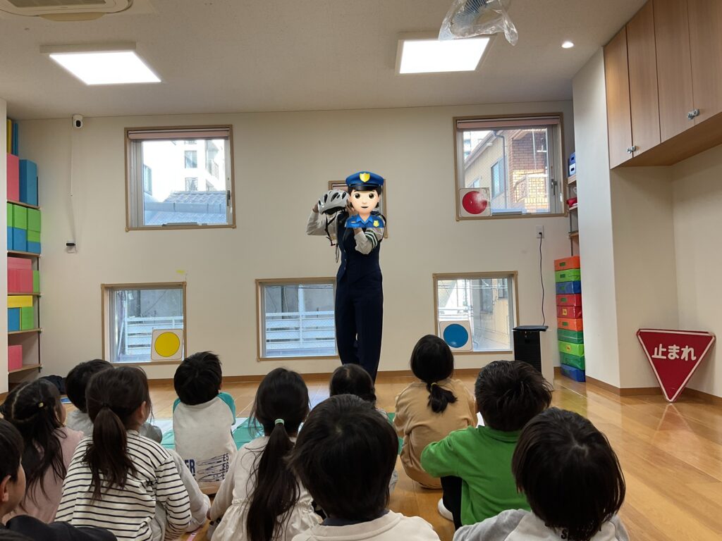 保育園で交通安全教室　大阪　くじら保育園　202602-3