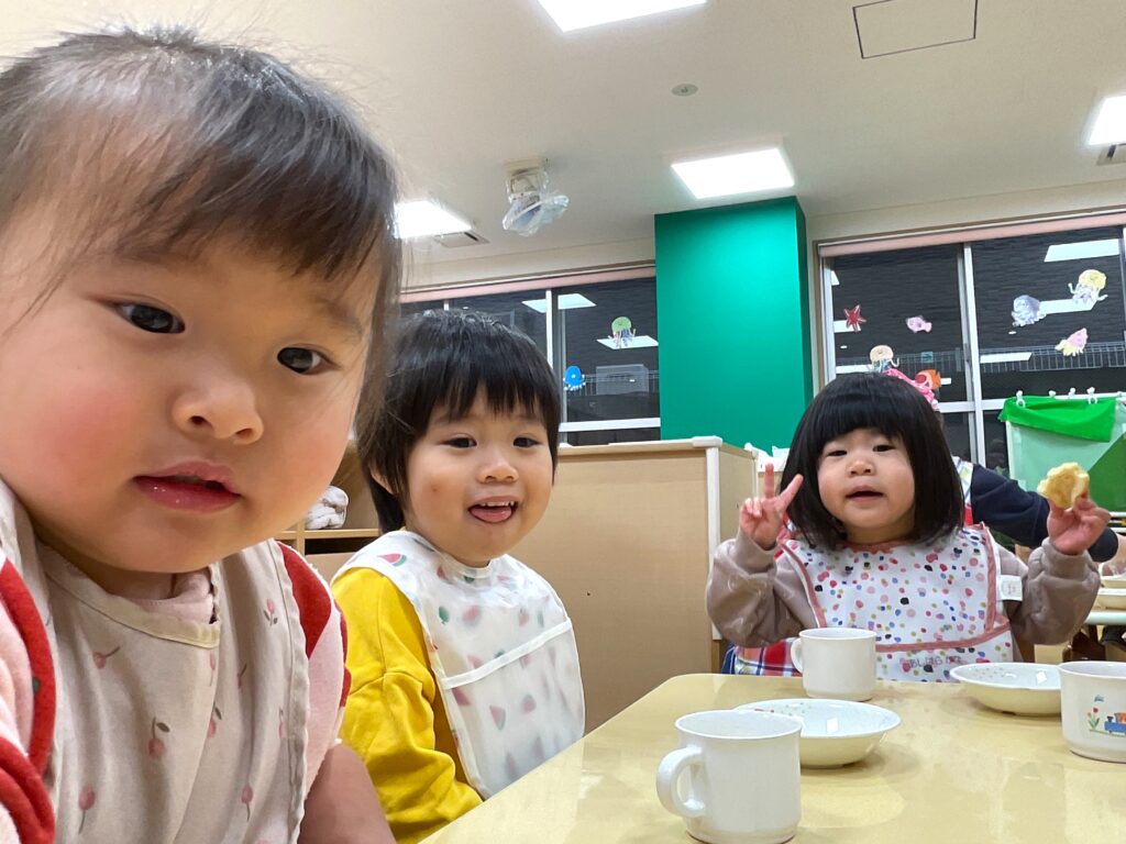 保育園のおやつタイム　大阪　保育園　くじら保育園　202602-1