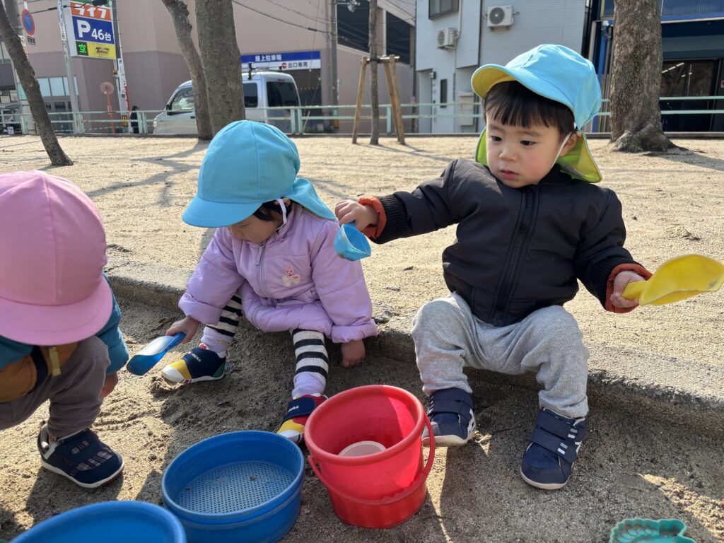 0歳1歳のお散歩 保育園 大阪 くじら保育園 202602-3