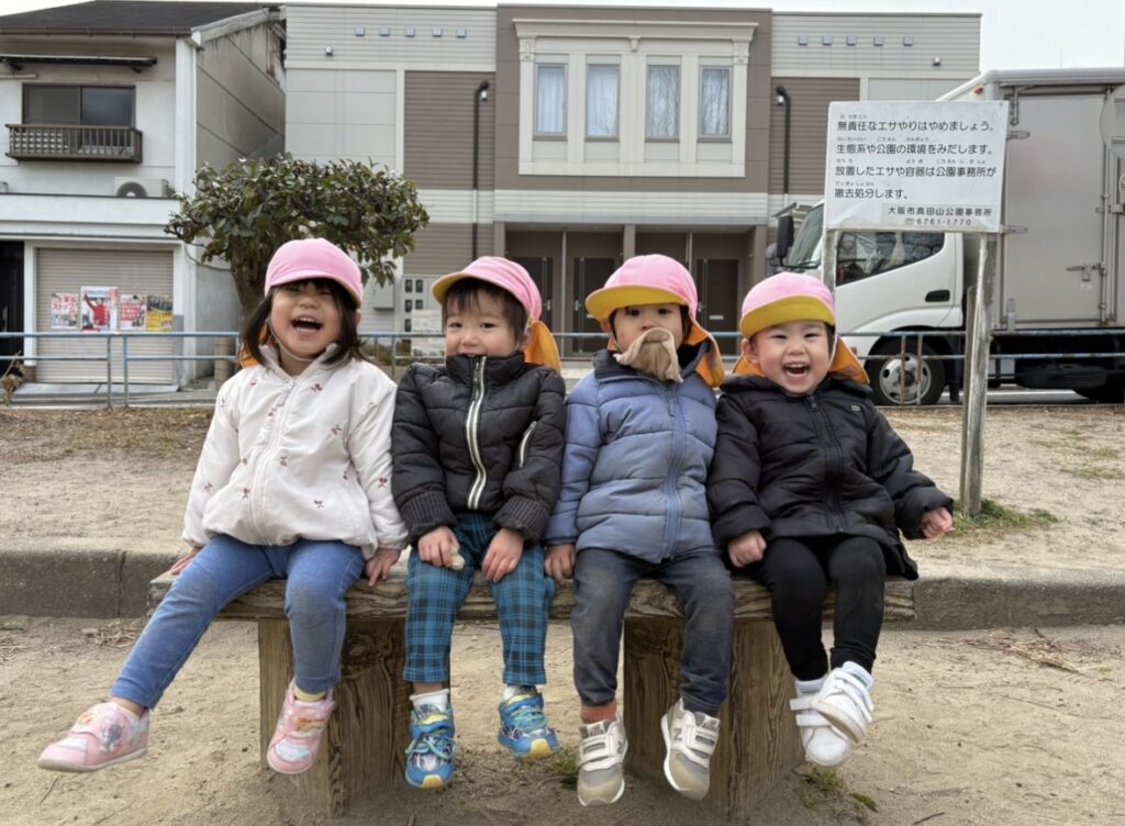 保育園の冬の外遊び 大阪 くじら保育園 202602-2