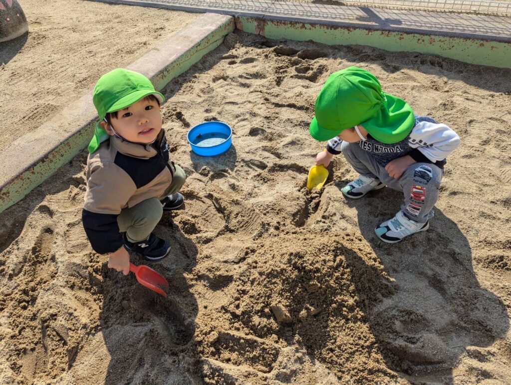国分公園で砂遊び　大阪　保育園　くじら保育園　202602-2