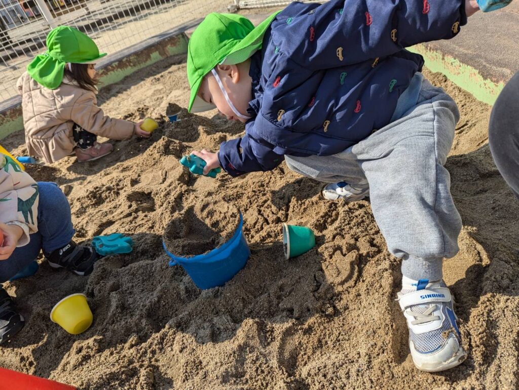 国分公園で砂遊び　大阪　保育園　くじら保育園　202602-3