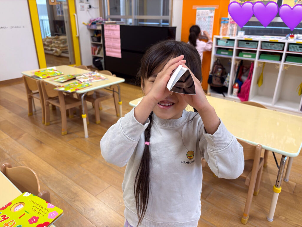 かがみシートで創造力　大阪　保育園　くじら保育園　202602-2