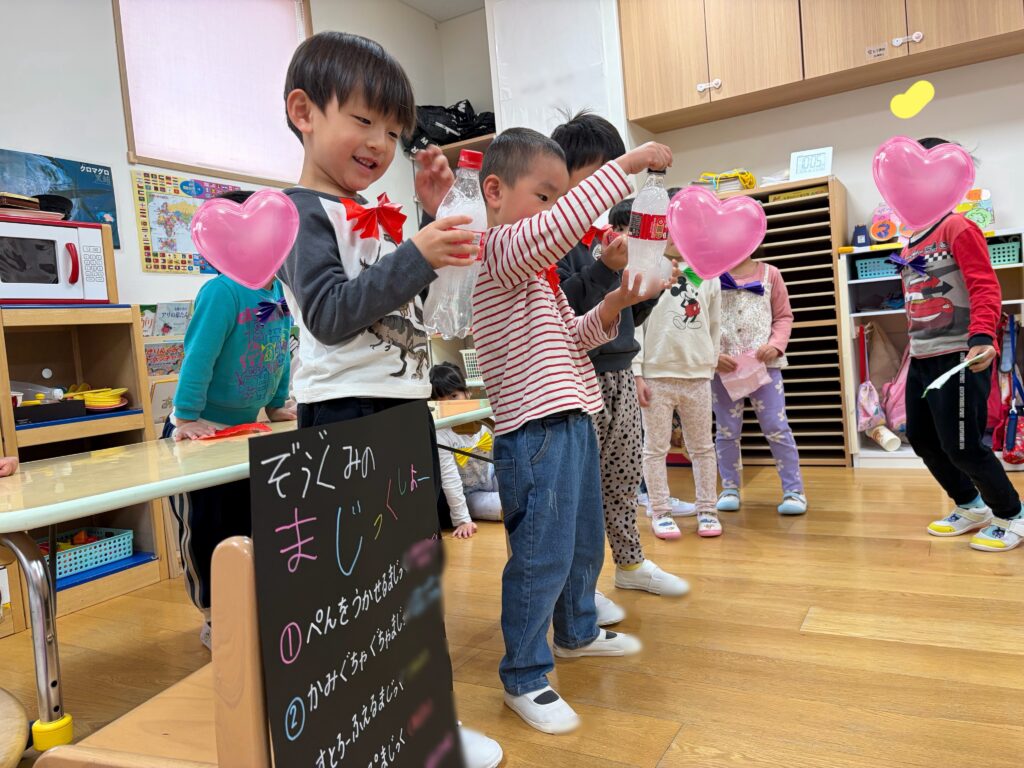 保育園でマジックショー　大阪　　くじら保育園　202604-1