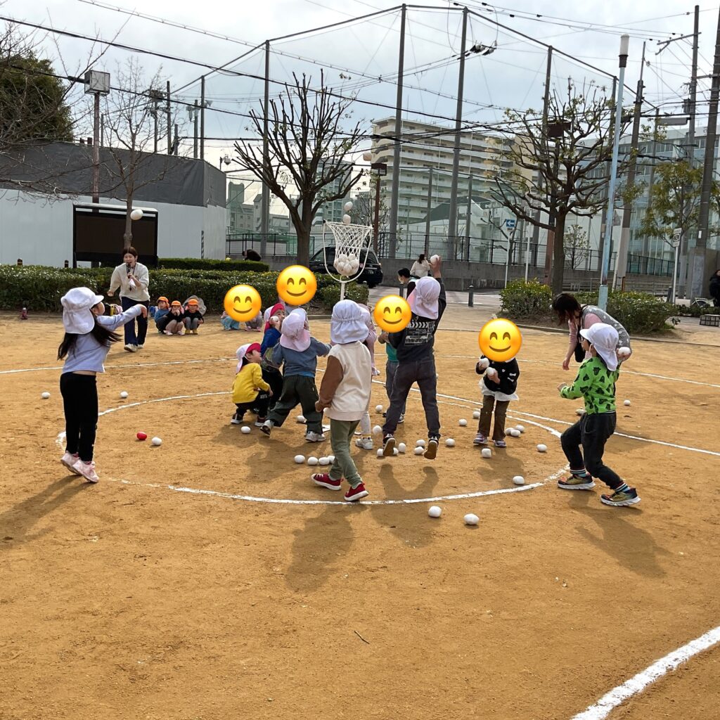 保育園の運動会で玉入れやリレー
大阪　くじら保育園　202603-1