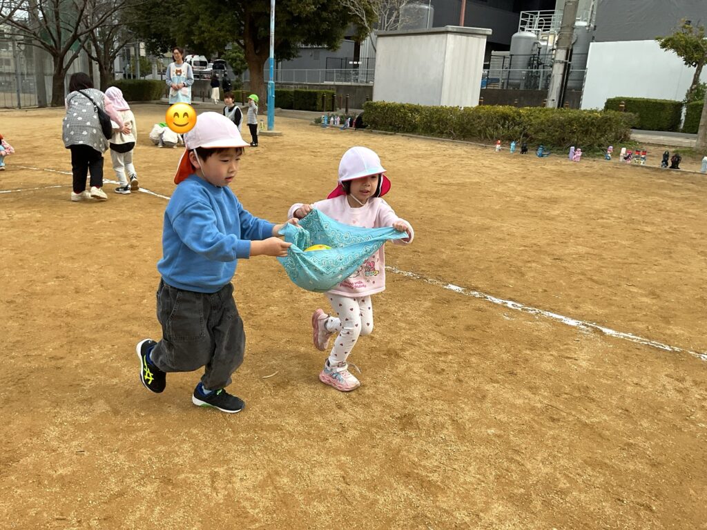 保育園の運動会で玉入れやリレー
大阪　くじら保育園　202603-4
