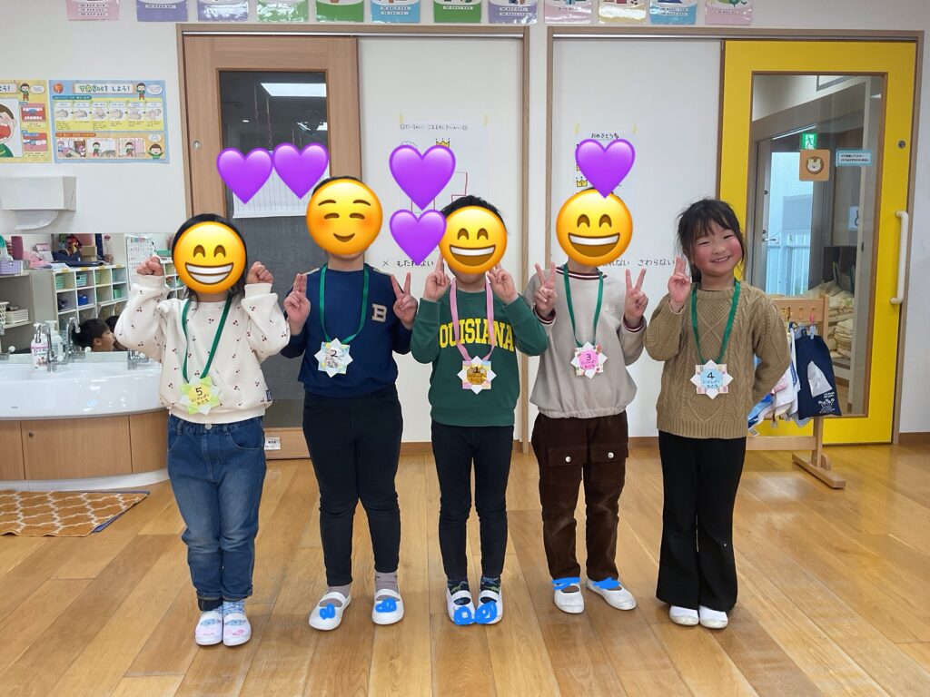 保育園でコマ回し大会　大阪　くじら保育園　2022603-4