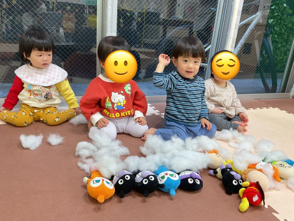 0歳からの感触遊び　大阪　保育園　くじら保育園　202603-3