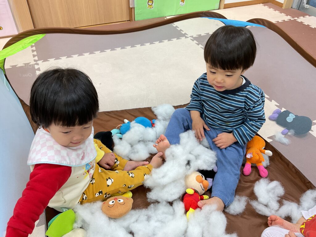 0歳からの感触遊び　大阪　保育園　くじら保育園　202603-4
