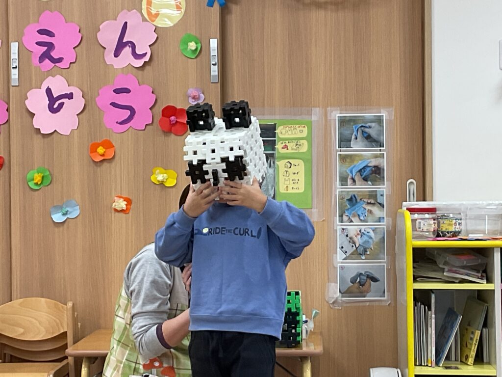 保育園のお別れ会でプレゼント贈呈　大阪　くじら保育園　202603-5