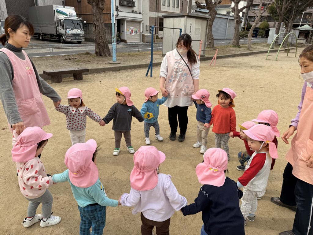 保育園から公園へお散歩 大阪 くじら保育園 202603-3