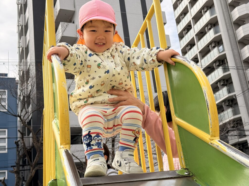 保育園から公園へお散歩 大阪 くじら保育園 202603-1