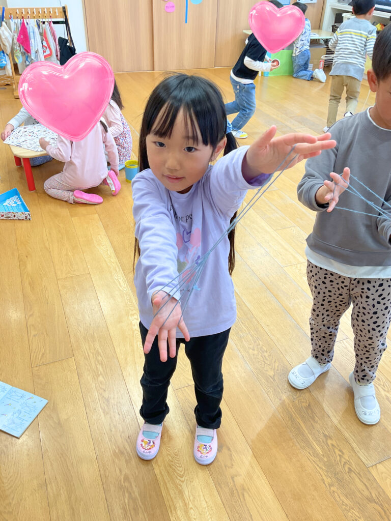 あやとりに夢中　大阪　保育園　くじら保育園　202603-1