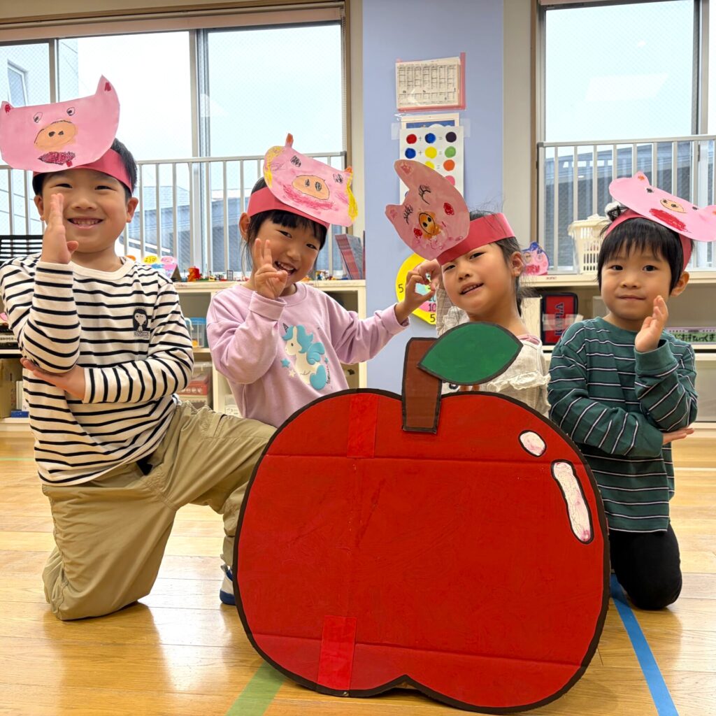 くじら保育園 天王寺園のクリスマス会で劇を発表