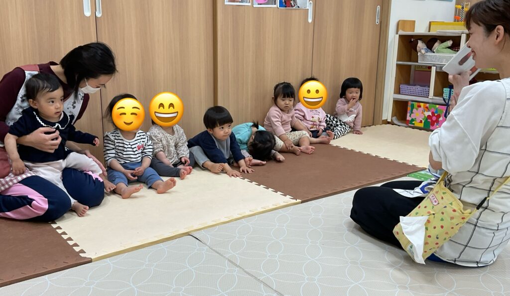 慣らし保育の様子　初めての屋上遊び　保育園　大阪　くじら保育園　202604-1