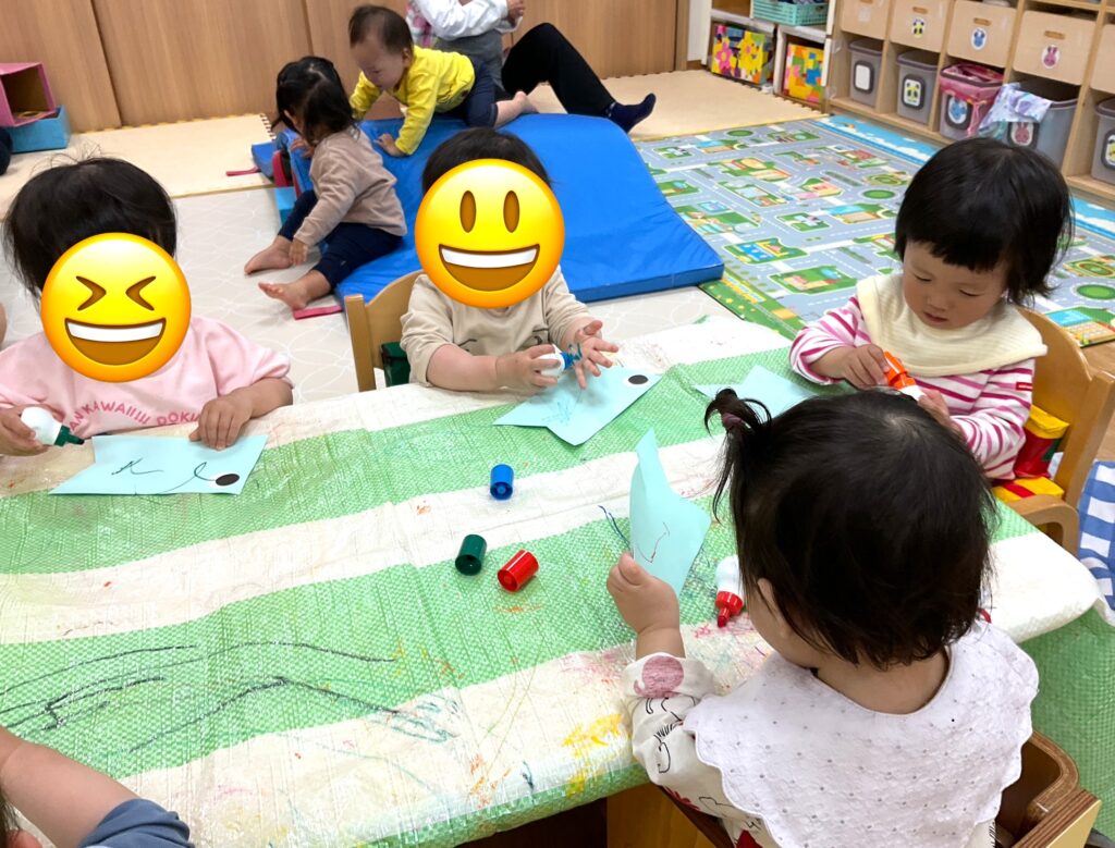 保育園こどもの日製作でこいのぼり　大阪　くじら保育園　202605-2