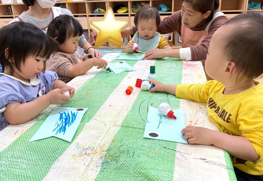 保育園こどもの日製作でこいのぼり　大阪　くじら保育園　202605-1