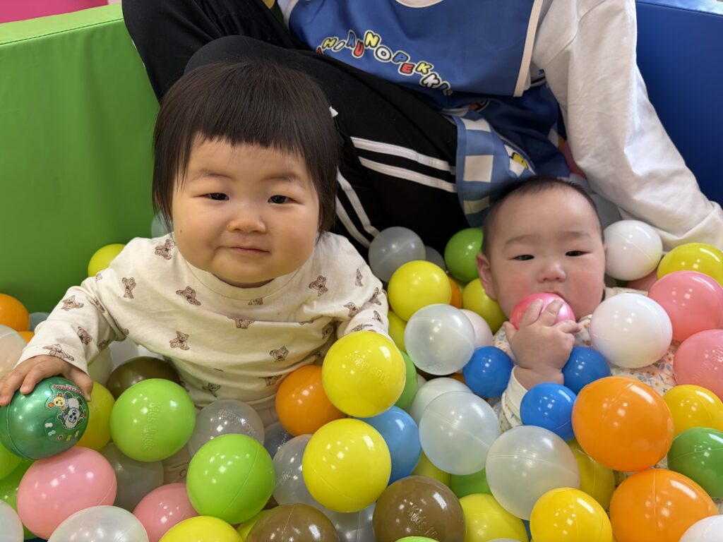 ボールプール　手形アート　大阪　保育園 くじら保育園 202604-2