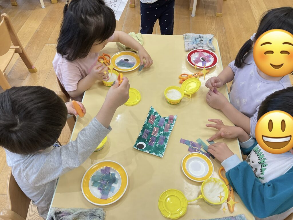 春の伝統行事、こいのぼり製作　大阪　保育園　くじら保育園　202605-4