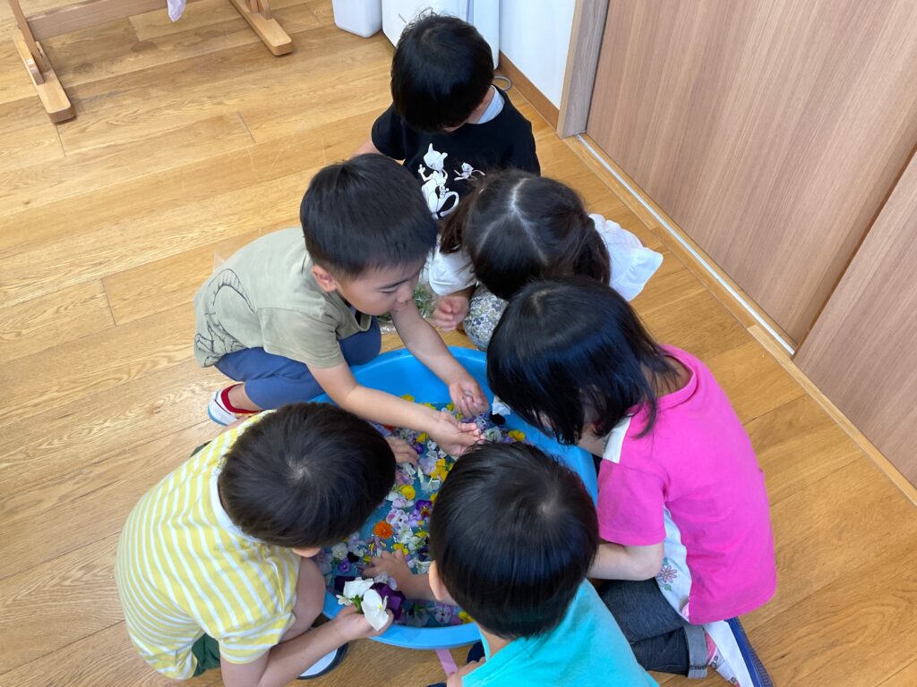 保育園でハーバリウム作り 大阪 くじら保育園 202605-2