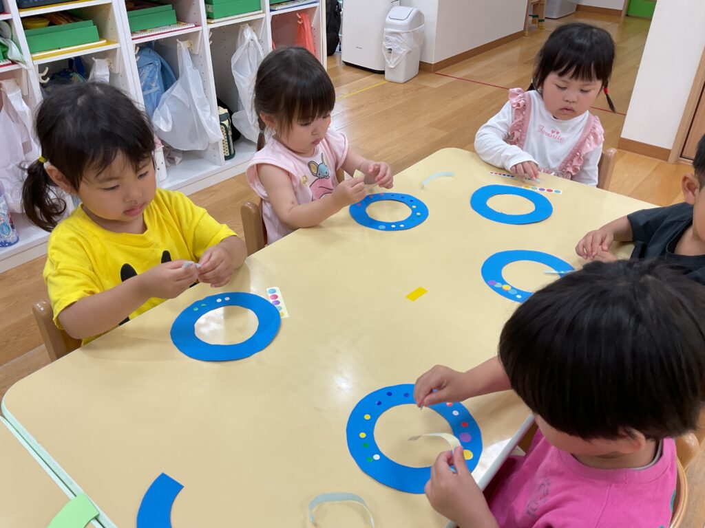 保育園夏祭りの景品づくり 異年齢保育 大阪 くじら保育園 202605-3