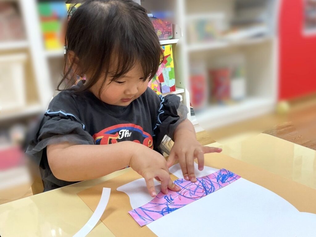 絵本「しろくまのパンツ」ではじき絵製作 大阪 保育園 くじら保育園 202605-3