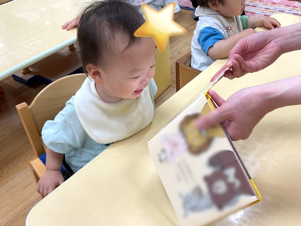 保育園で人気の絵本「へんなかお」 大阪 くじら保育園 202606-2