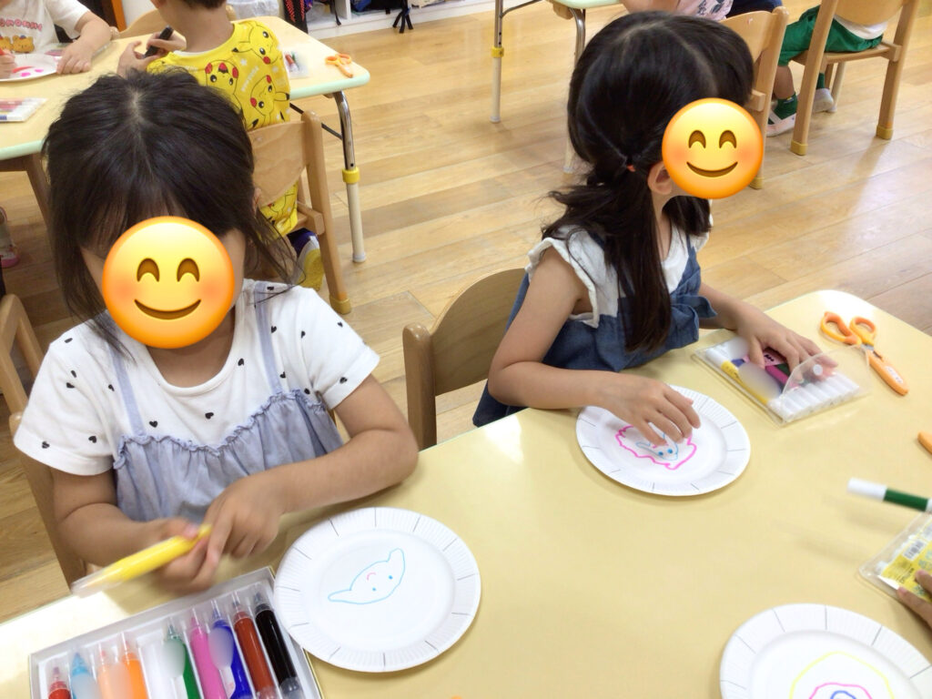 ストローで回すコマ作り　大阪　保育園　くじら保育園　202606-3